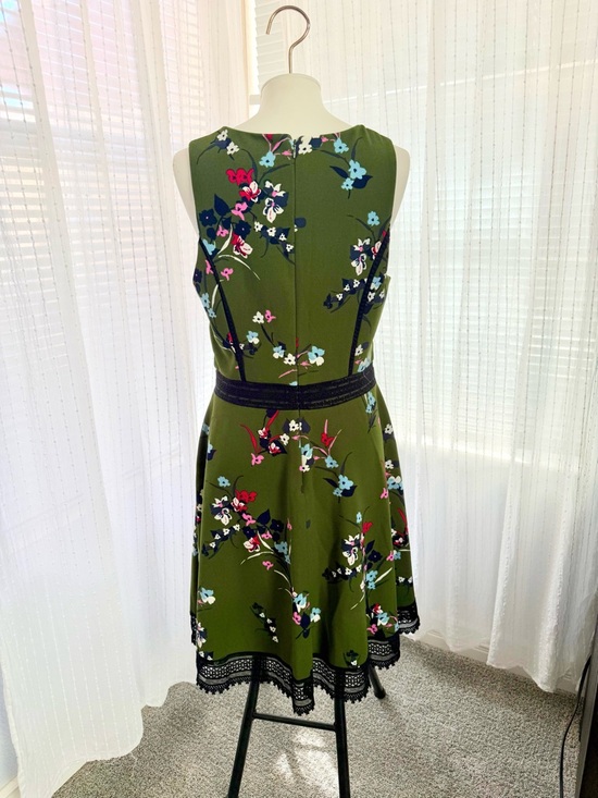 Guess Olive Green Floral Midi Dress with Black Trim Size 10 - Picture 3 of 4